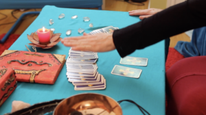 Let's look into the cards, to get guidance and wisdoms.Courses: "The Art Of Easy Tarot Card Reading" "The Art Of Advanced Tarot Card Reading" "Tarot Spreads"